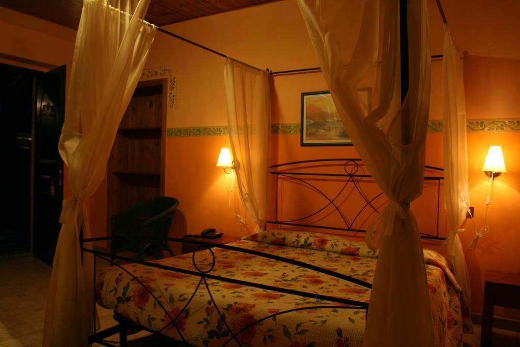 Отель Agriturismo Oasi Verde Mengara Губбио Экстерьер фото